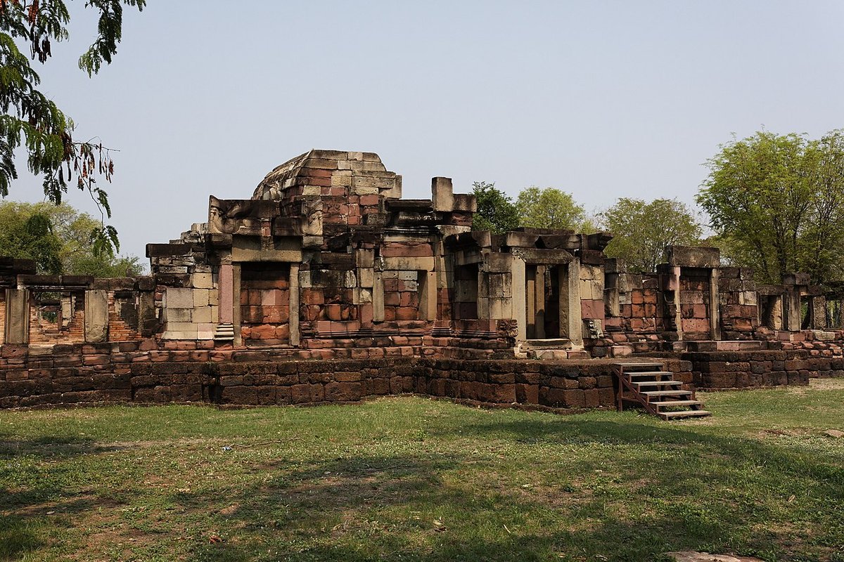 บ้านเนินซาก