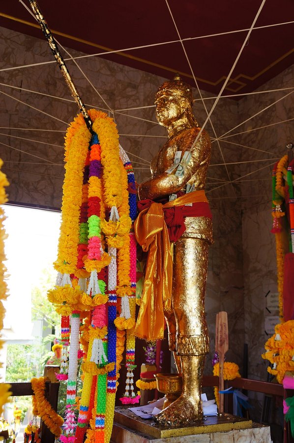 บ้านพันสี