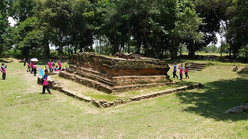 บ้านเนินเตย