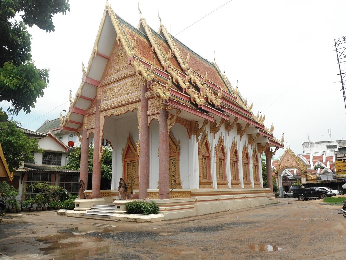 วัดกลางเขา