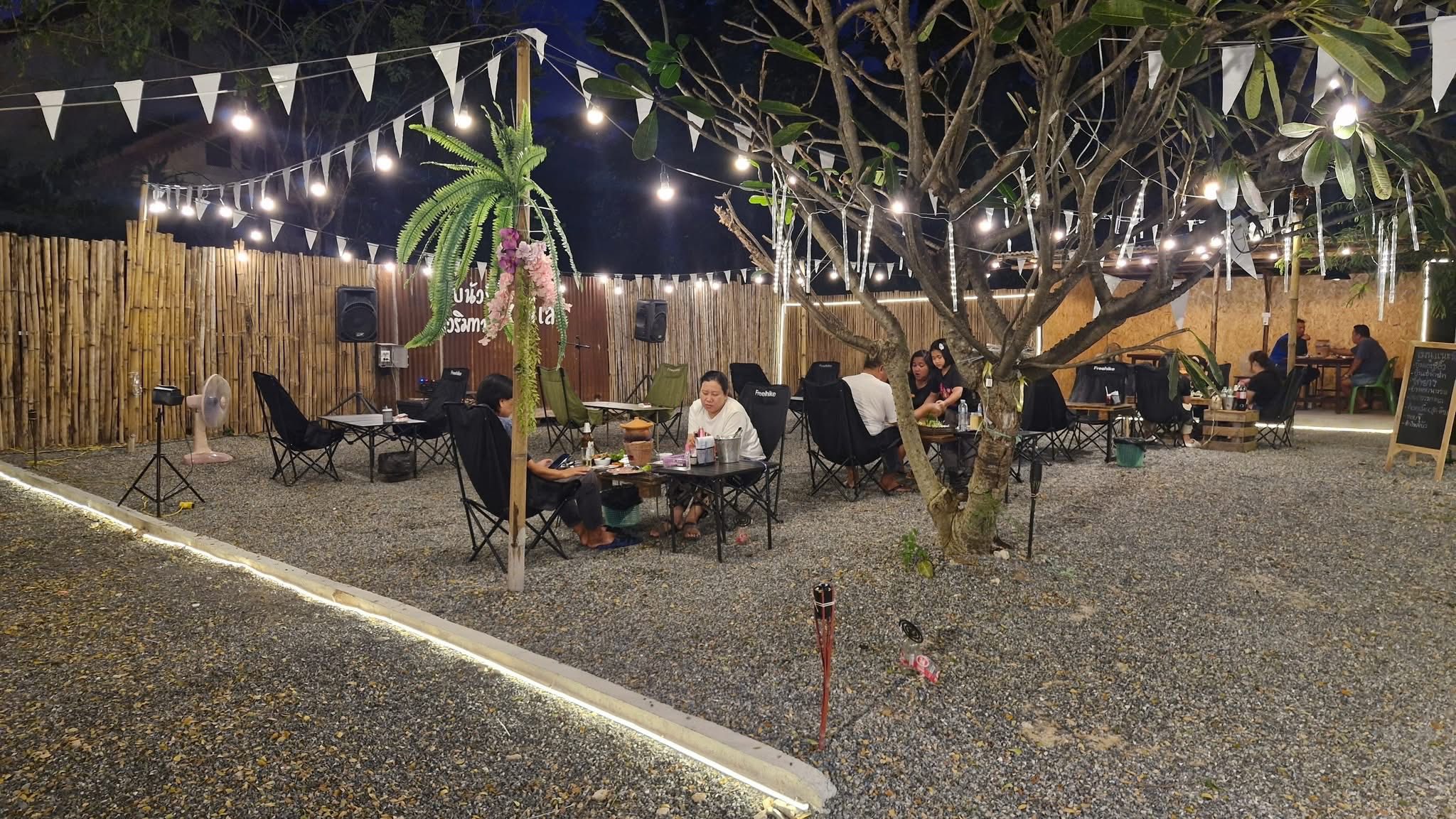 แซ่บนัวร์ ครัวริมทาง