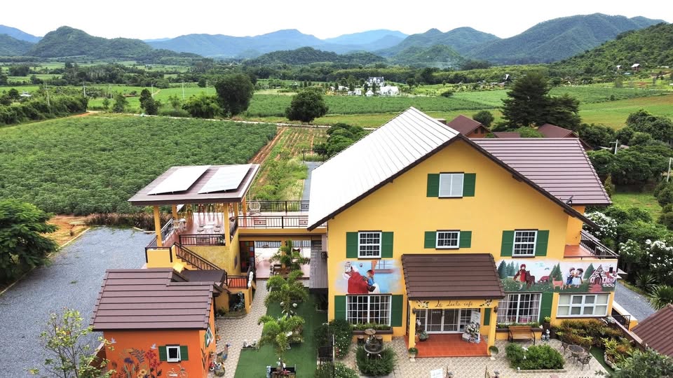 เลอลีลาคาเฟ่